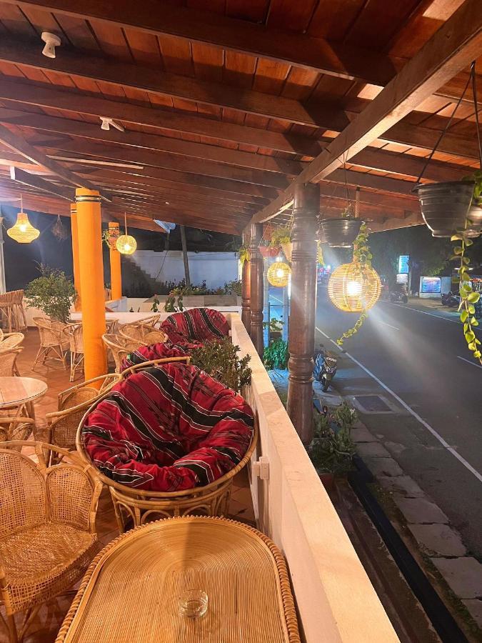 Hummus Hostel هيكادوفا المظهر الخارجي الصورة