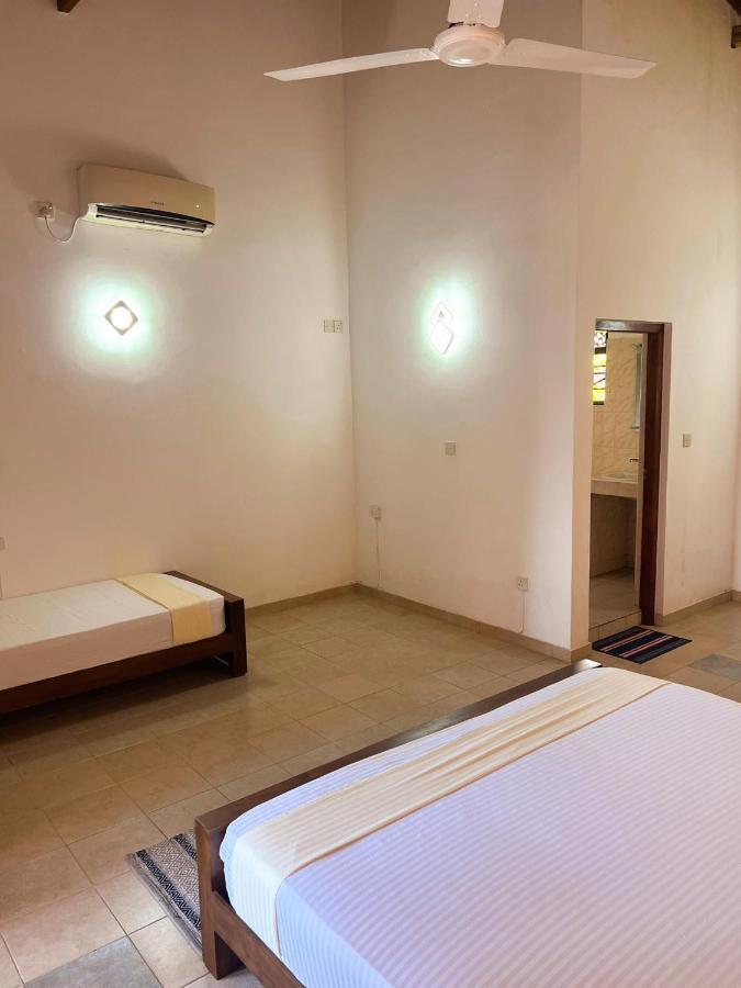 Hummus Hostel هيكادوفا المظهر الخارجي الصورة