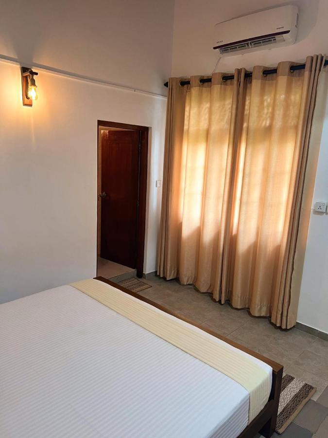 Hummus Hostel هيكادوفا المظهر الخارجي الصورة