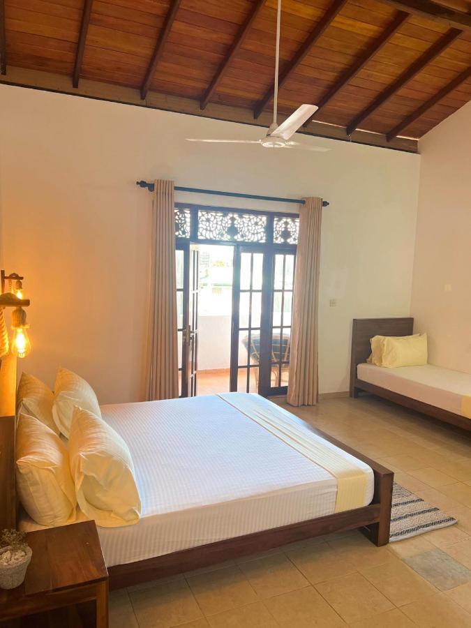 Hummus Hostel هيكادوفا المظهر الخارجي الصورة