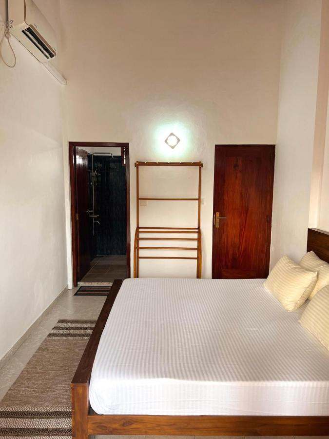 Hummus Hostel هيكادوفا المظهر الخارجي الصورة