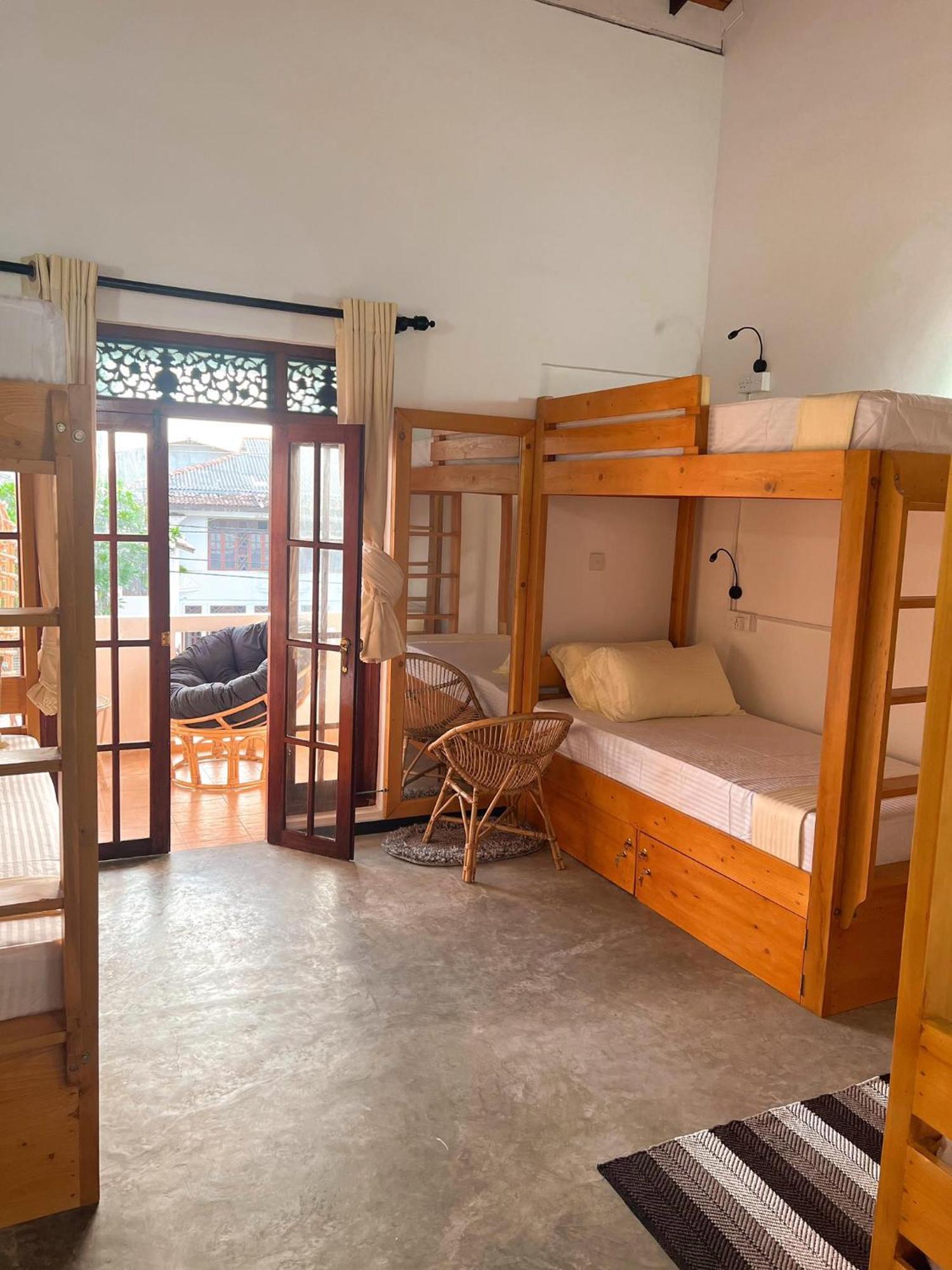 Hummus Hostel هيكادوفا المظهر الخارجي الصورة