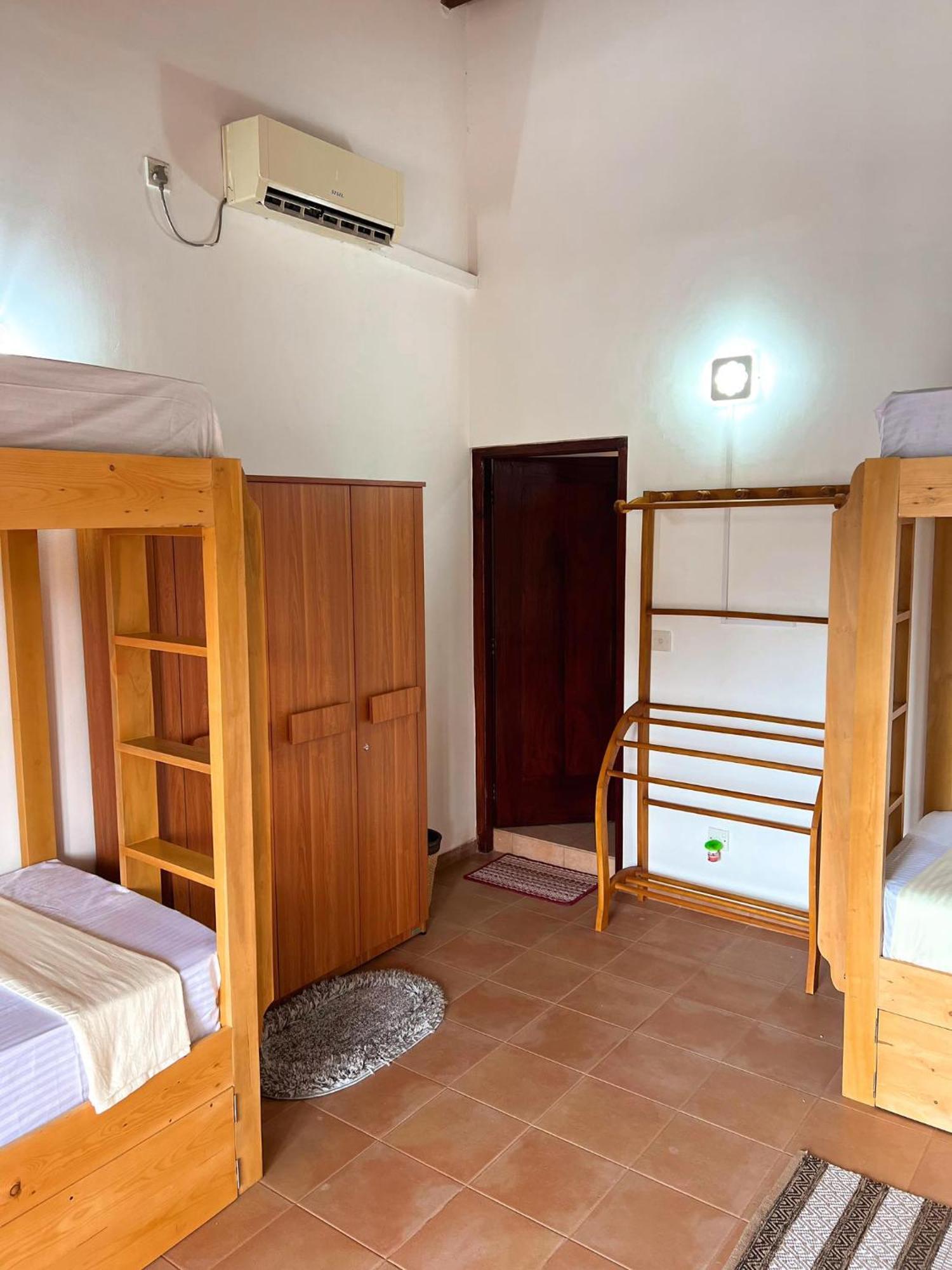 Hummus Hostel هيكادوفا المظهر الخارجي الصورة