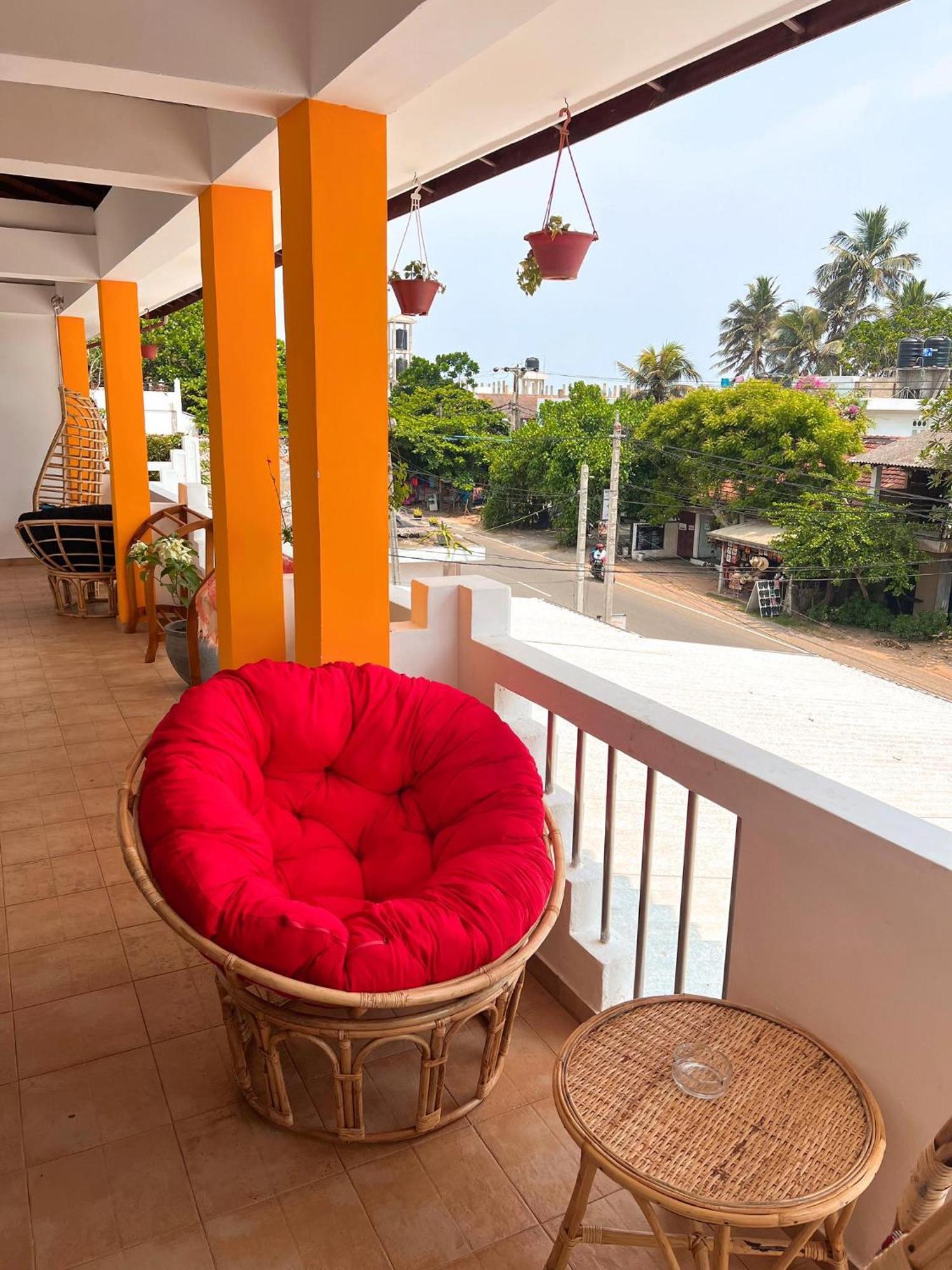 Hummus Hostel هيكادوفا المظهر الخارجي الصورة