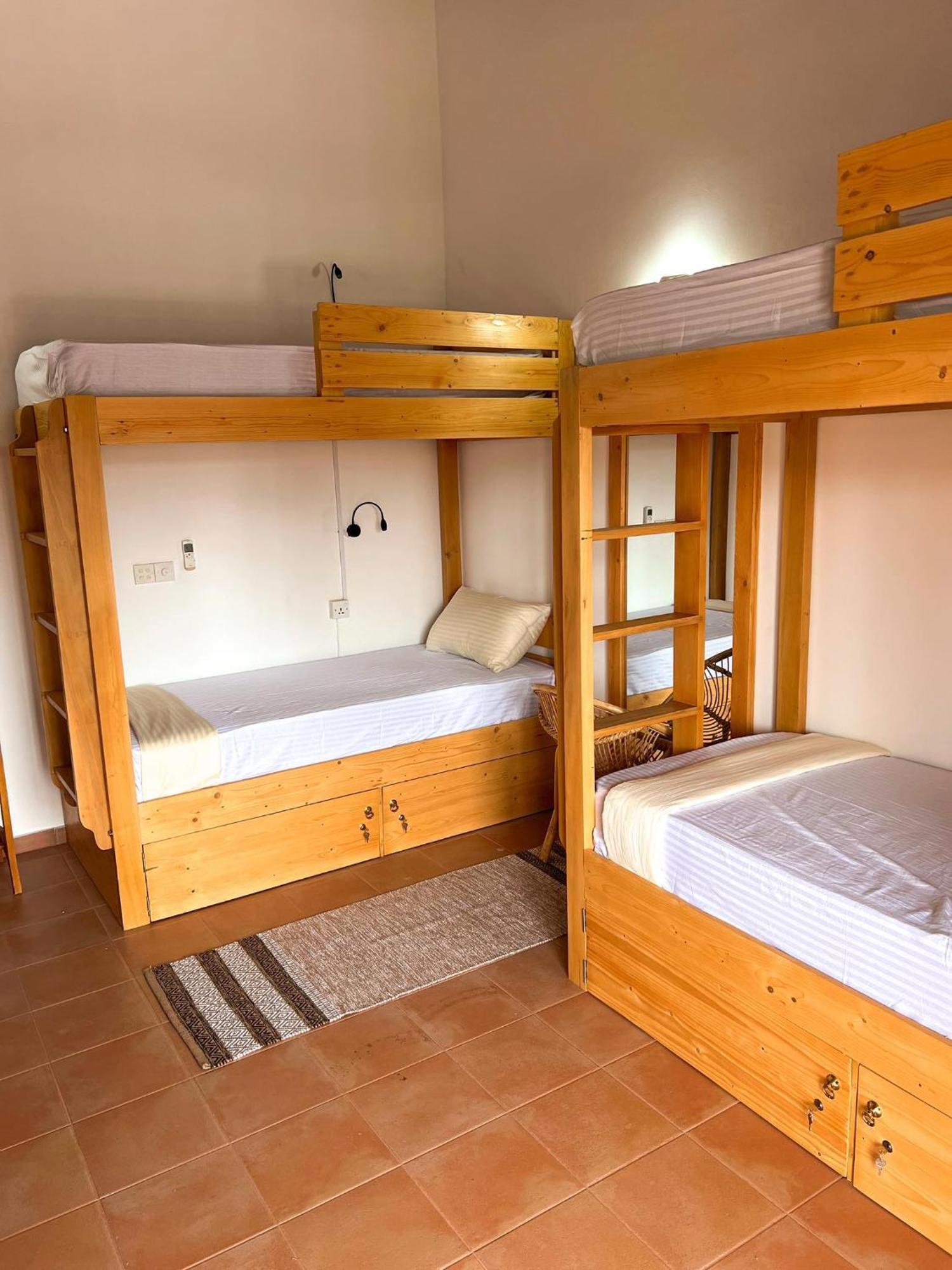 Hummus Hostel هيكادوفا المظهر الخارجي الصورة