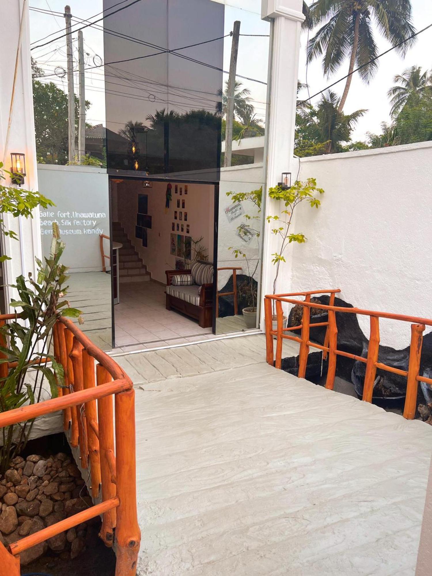 Hummus Hostel هيكادوفا المظهر الخارجي الصورة