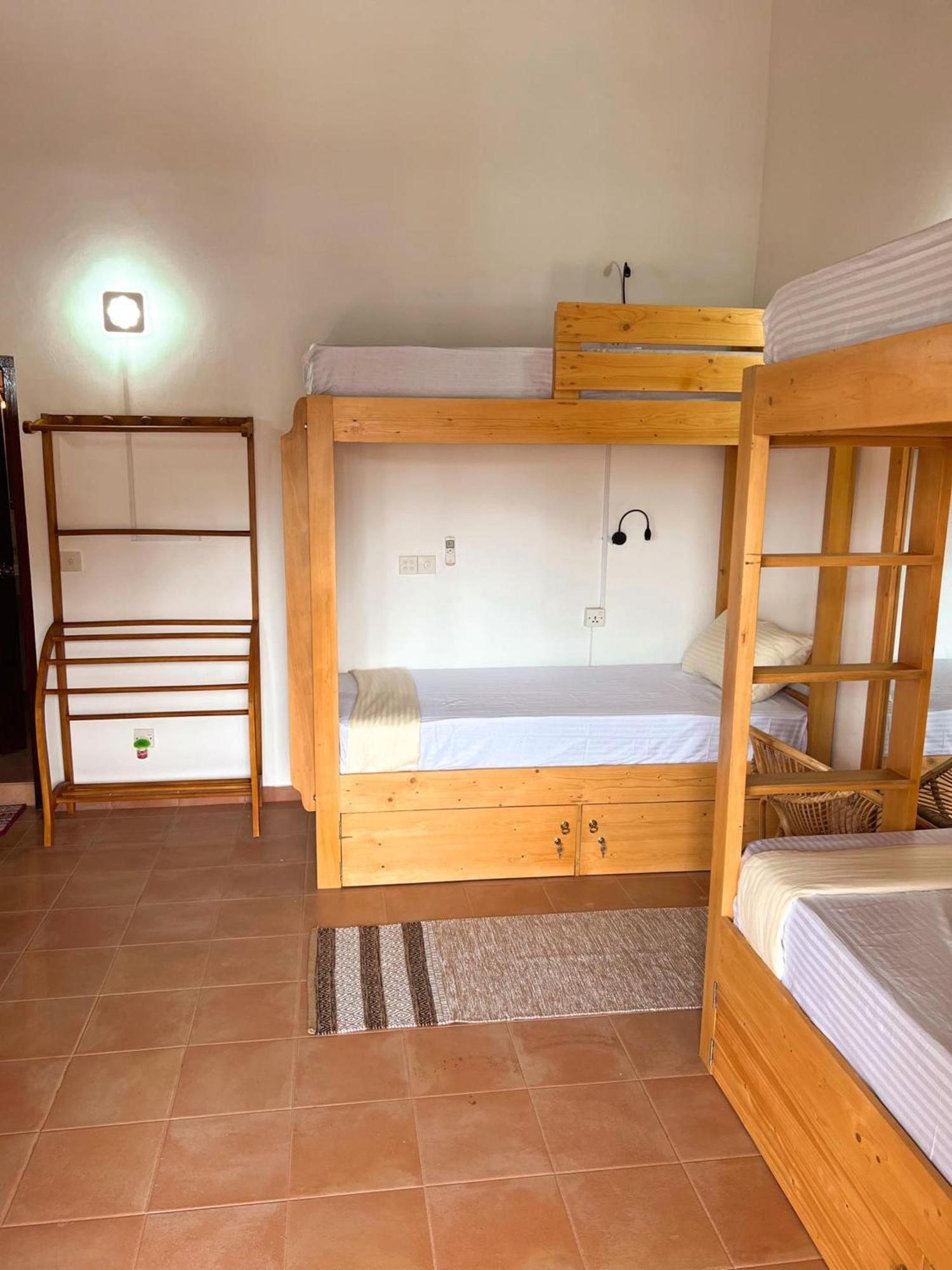 Hummus Hostel هيكادوفا المظهر الخارجي الصورة