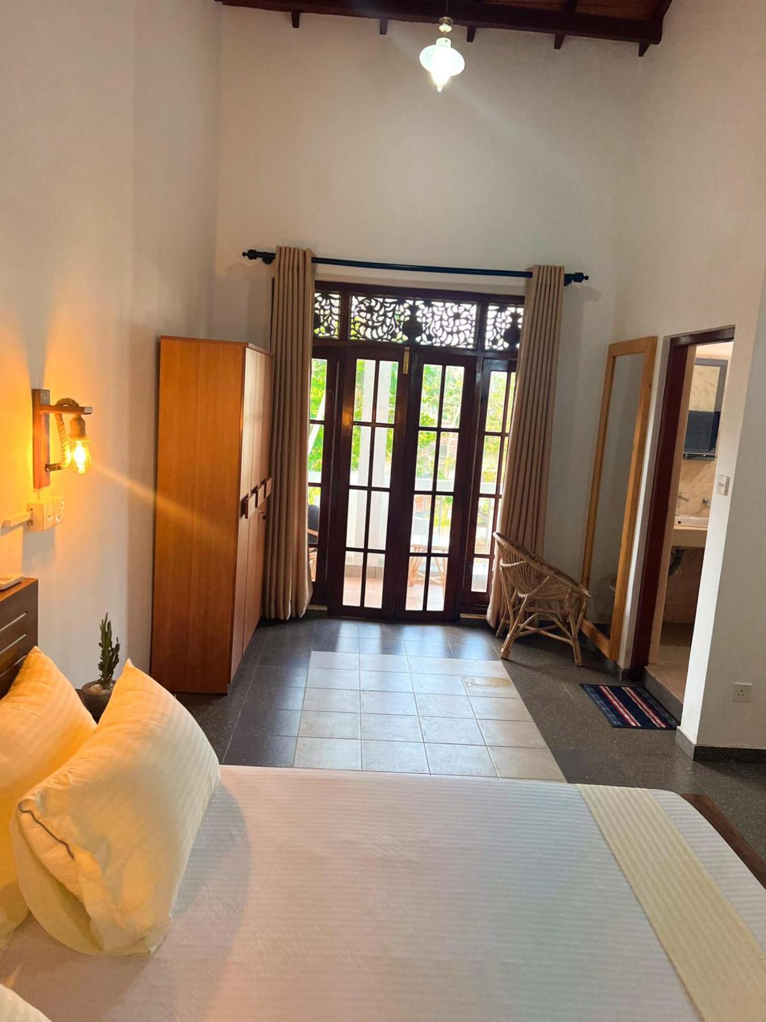 Hummus Hostel هيكادوفا المظهر الخارجي الصورة