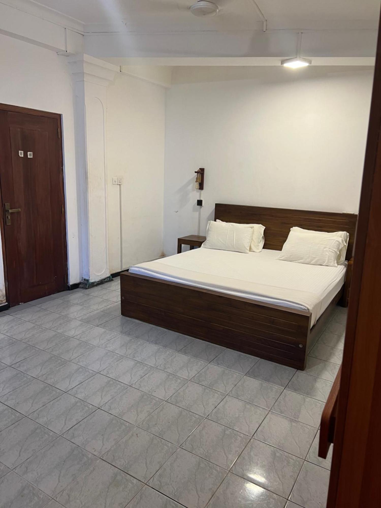 Hummus Hostel هيكادوفا المظهر الخارجي الصورة