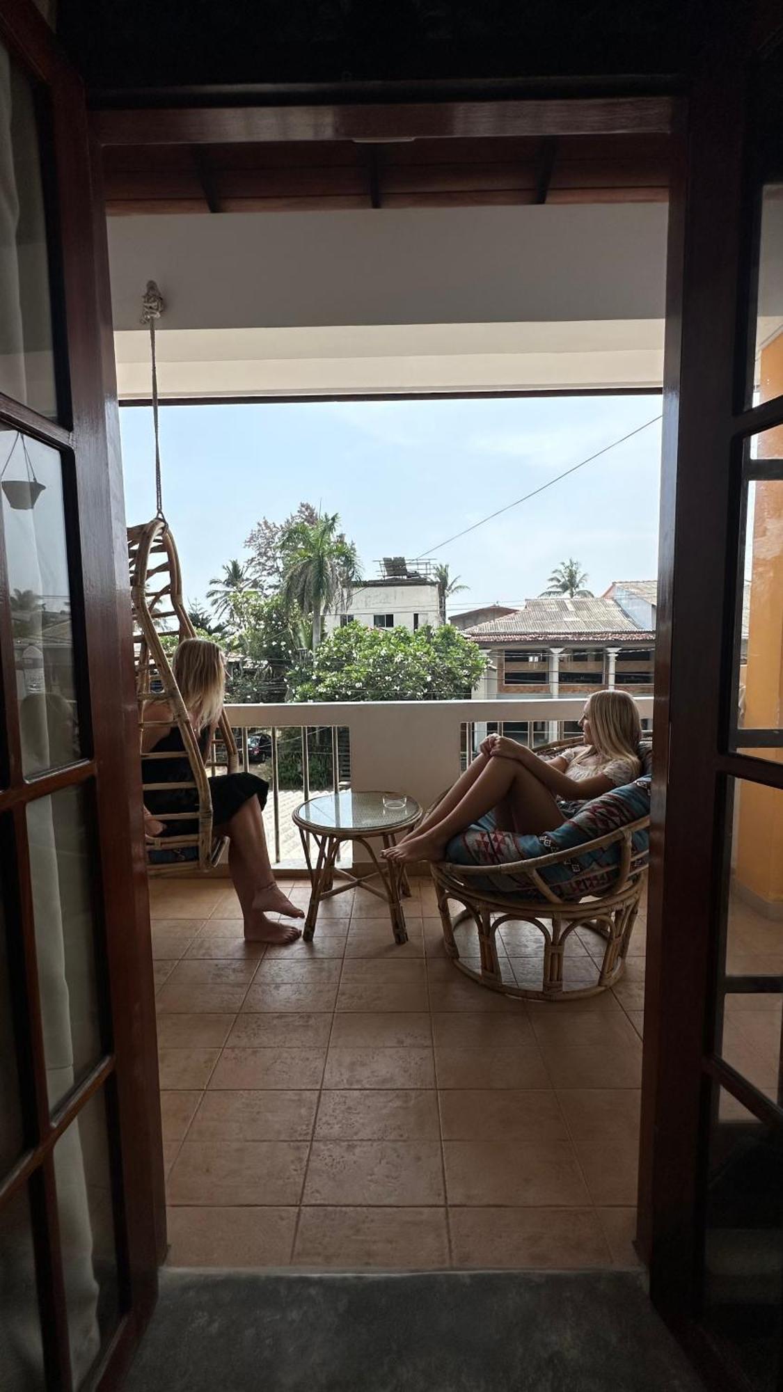 Hummus Hostel هيكادوفا المظهر الخارجي الصورة