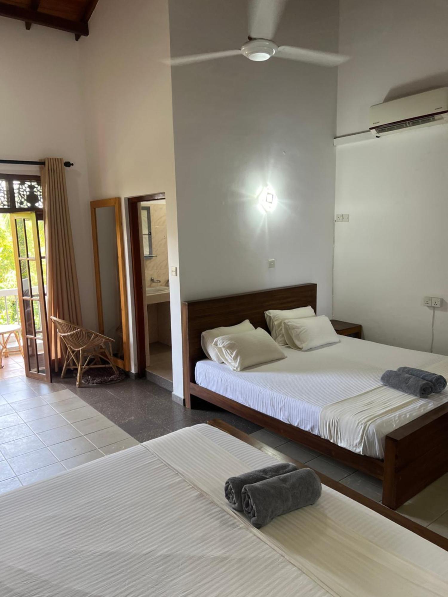 Hummus Hostel هيكادوفا المظهر الخارجي الصورة
