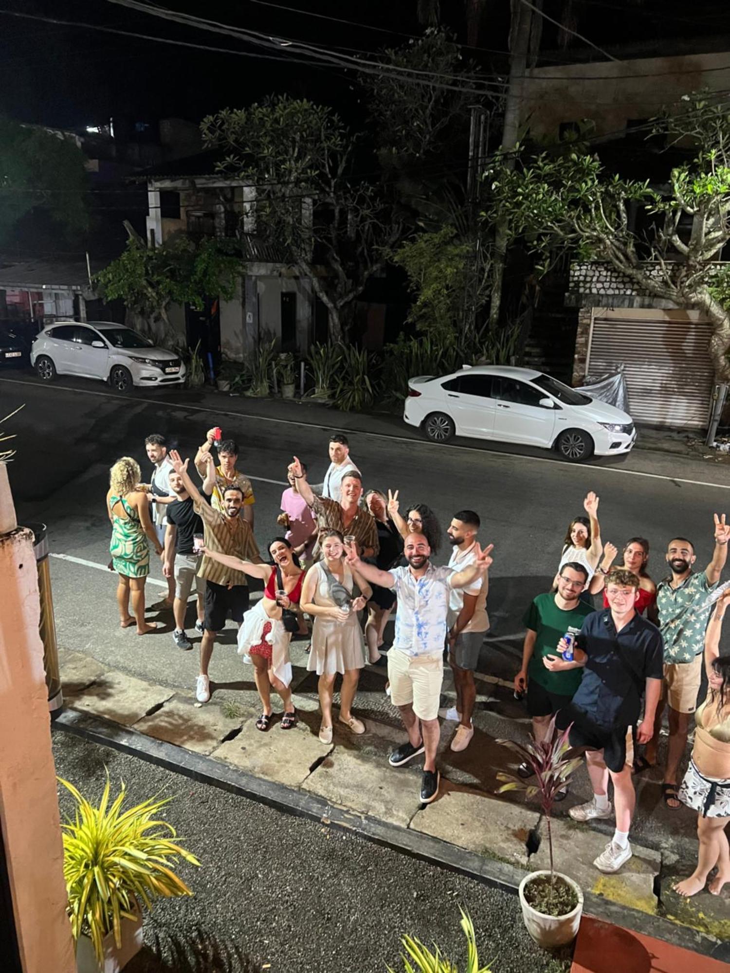 Hummus Hostel هيكادوفا المظهر الخارجي الصورة